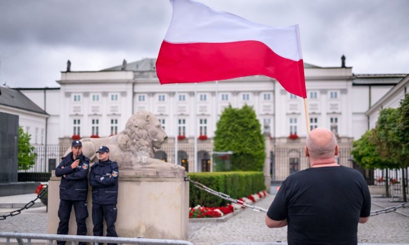 ארבעה מכל עשרה "שונאים יהודים": פולין נצבעת באדום עם נתוני אנטישמיות שלא נראו כמותם
