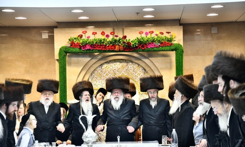 11 חצרות: אדמו"רי בני ברק נעלו את חג מתן תורה - שוקי לרר מגיש גלריה