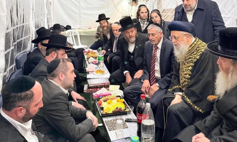 כולם נהרו לנחם את משפחת ביכלר על פטירת אביהם ז"ל