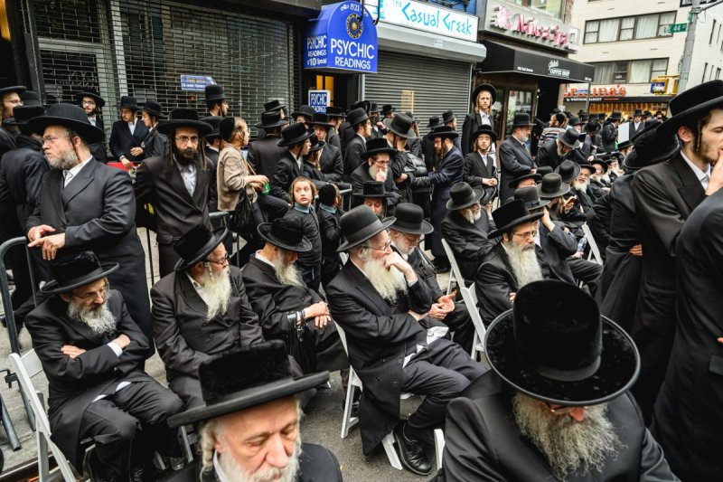 האחים לאנטשעווסקי, אברומי בלום, ד. ה. כרם, אייזיק. י, Clear shot