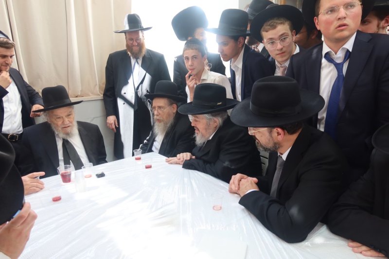 באדיבות המצלם