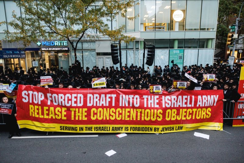 האחים לאנטשעווסקי, אברומי בלום, ד. ה. כרם, אייזיק. י, Clear shot