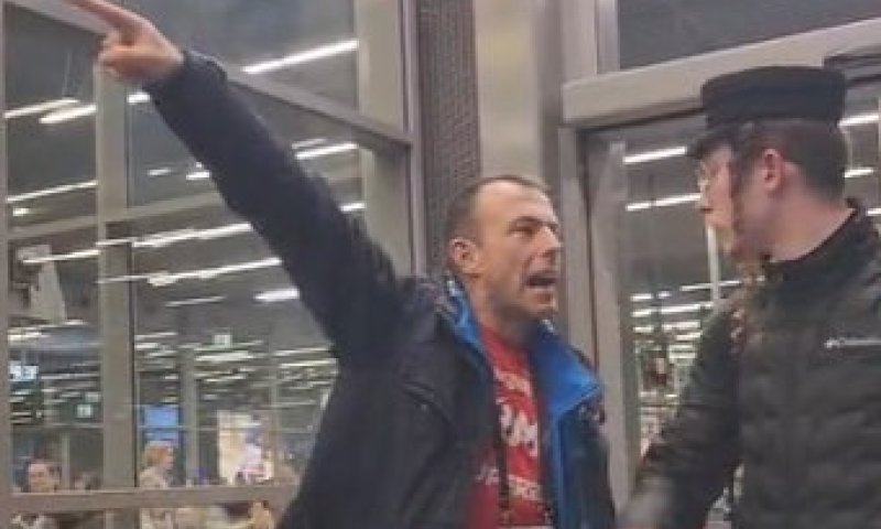 "פה זה פולין, לא ישראל!": עובד שדה התעופה בקרקוב השתולל ותקף חרדים - זו הסיבה