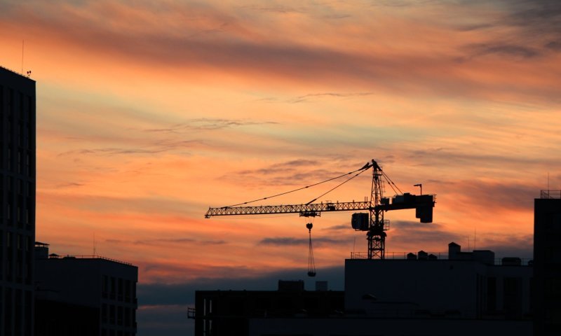 המשטרה הגיעה בזמן: שני קטינים נתפסו על מנוף באתר בנייה