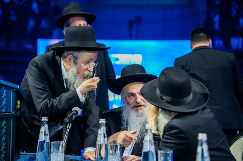 דניאל נפוסי, אריאל רבינסקי ומנדי טוויטו