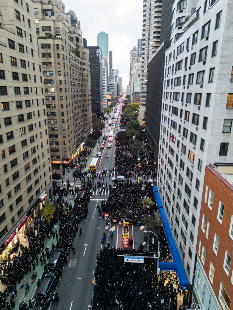 האחים לאנטשעווסקי, אברומי בלום, ד. ה. כרם, אייזיק. י, Clear shot