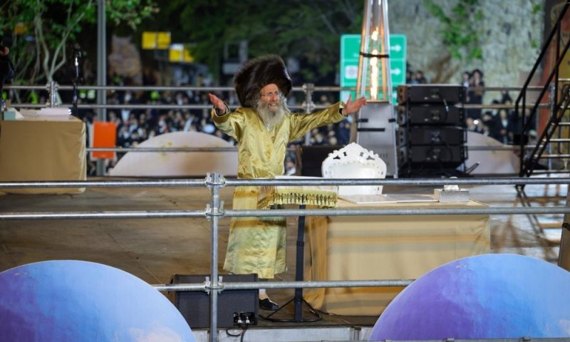 שידור חי וישיר ממעמד ההדלקה של ר' מיילך בידרמן ברחוב שפע חיים