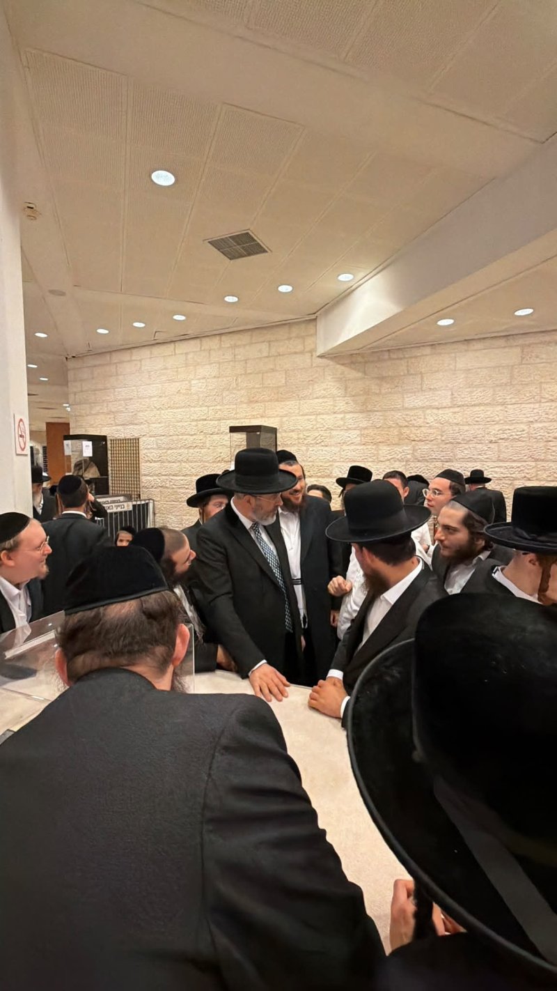 באדיבות המצלם