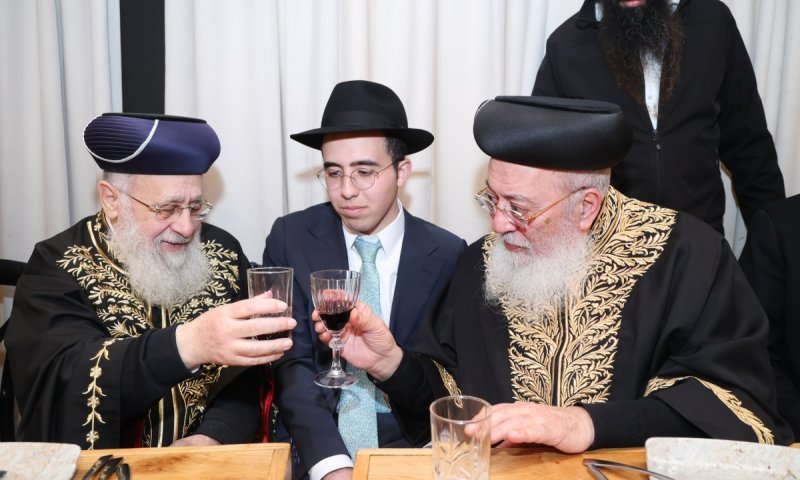 נערכה בצמצום: שמחת האירוסין לנכדתם המשותפת של הראשונים לציון