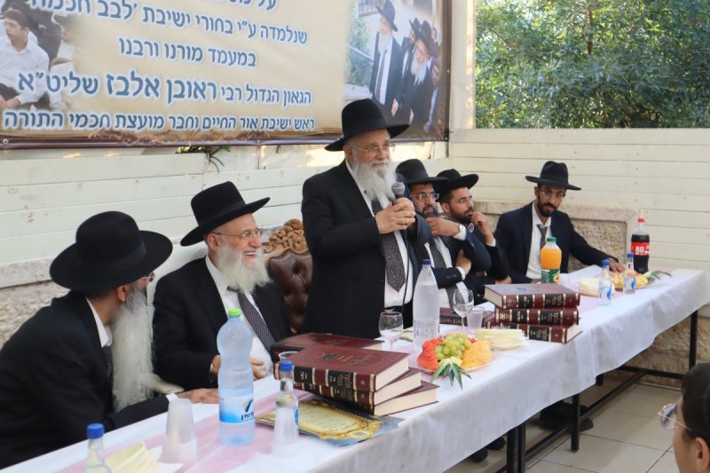 באדיבות המצלם