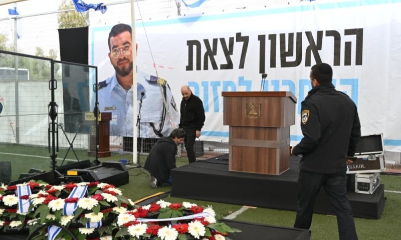 רגע מצמרר: אביו של רן גואילי הי"ד קרא קדיש מעל ארון בנו