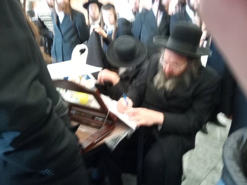 באדיבות המצלם