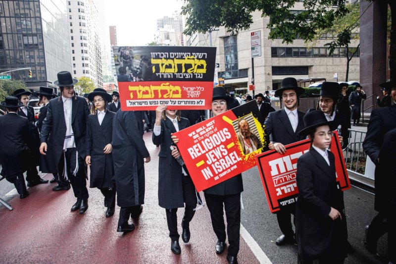 האחים לאנטשעווסקי, אברומי בלום, ד. ה. כרם, אייזיק. י, Clear shot