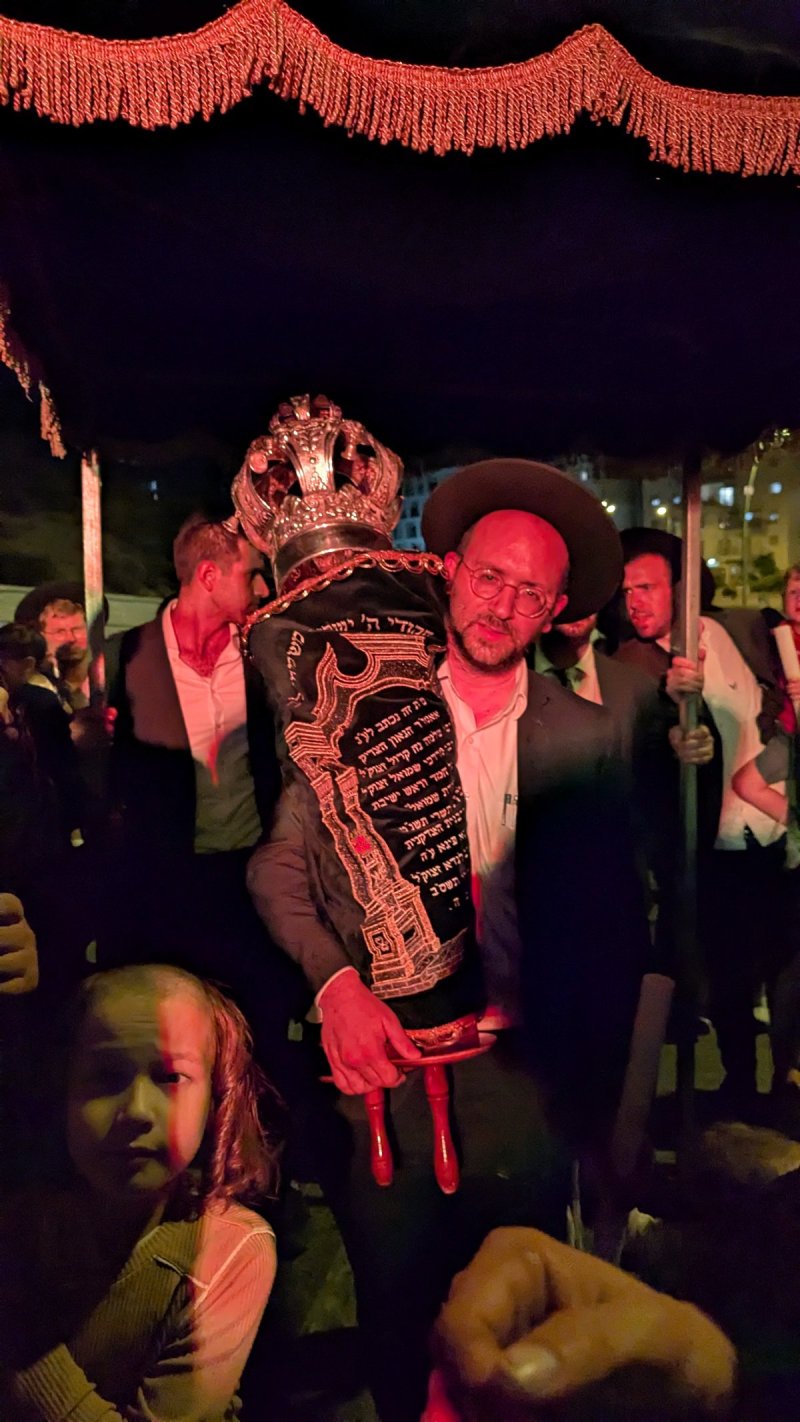 באדיבות המצלם