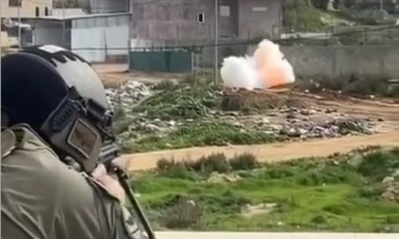 בקליע אחד בלבד: צלף פוגע במטען חבלה בטולכרם &bull; צפו