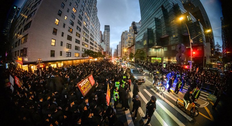 האחים לאנטשעווסקי, אברומי בלום, ד. ה. כרם, אייזיק. י, Clear shot