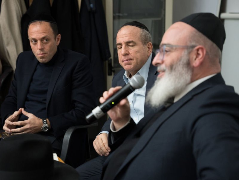 באדיבות המצלם