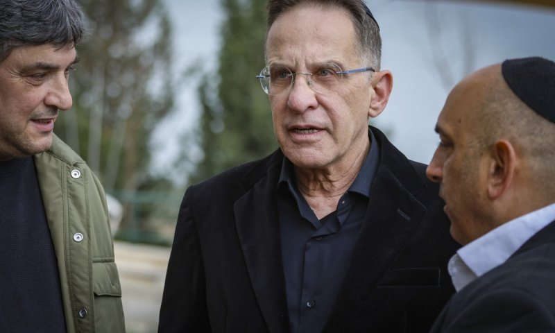 מי העביר? החשד: ברוורמן קיבל את המידע - לפני הפגישה