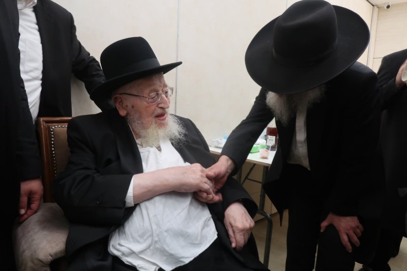 באדיבות המצלם