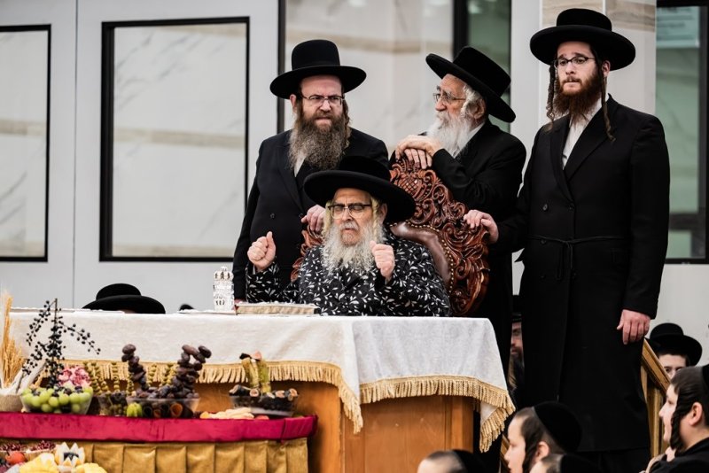 בחצרות סאטמר