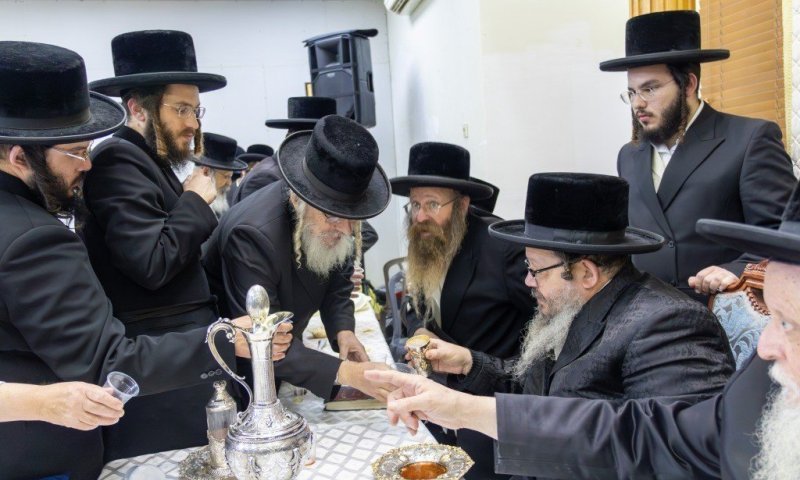 הרבי מבאסטאן ערך טיש יארצייט לאביו האדמו"ר ואב"ד חוסט זצ"ל