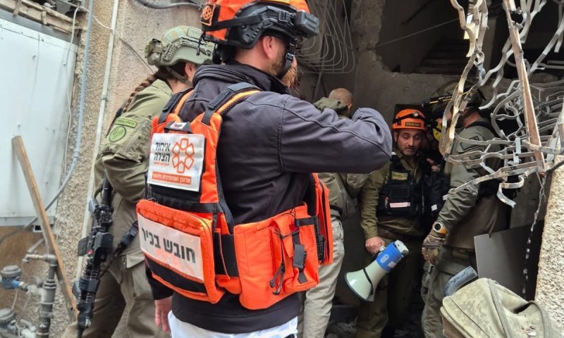 "מעל הטבע": אמה של נסיה בת ה-11 שנפצעה קשה בבני ברק משחזרת את האירוע