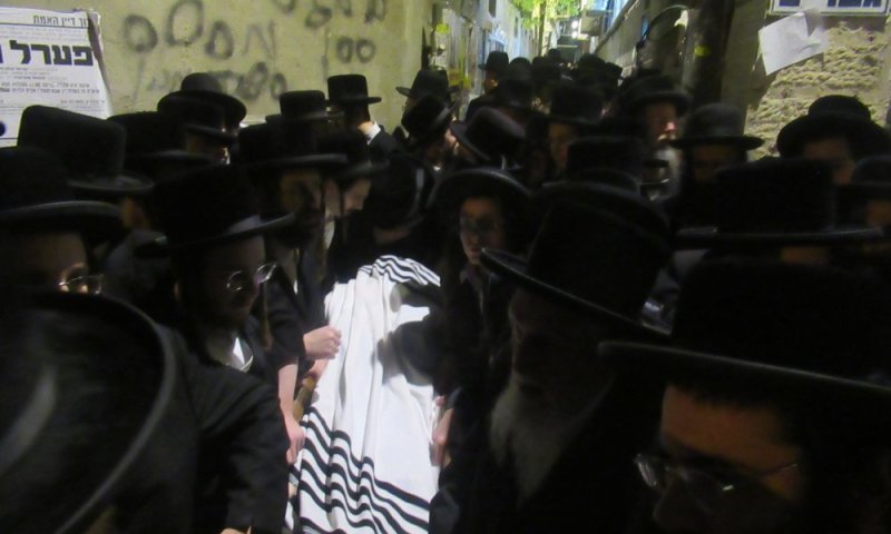 שידור חי: מסע הלווית האדמו"ר מהרי"ד מלעלוב שנפטר במקווה