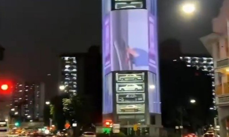 חשבתם שראיתם הכל? המכונה האוטומטית המטורפת שמוציאה פרארי במקום קולה