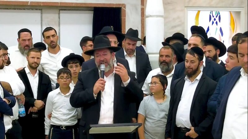 באדיבות המצלם