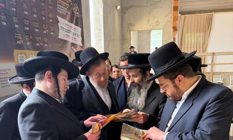 לאחר נחיתת המסוק: המיליארדר עמד במקום סבו והחליט לתרום סכום אדיר