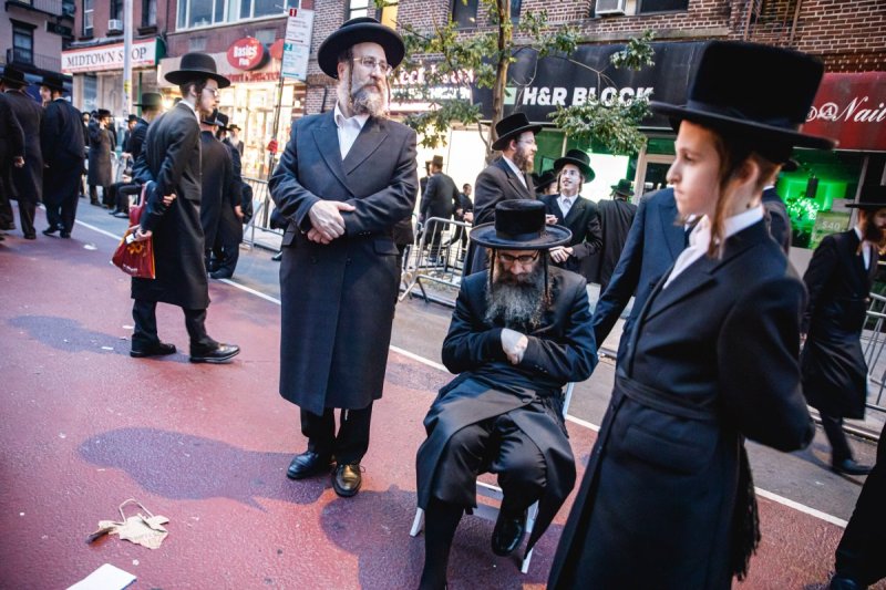 האחים לאנטשעווסקי, אברומי בלום, ד. ה. כרם, אייזיק. י, Clear shot