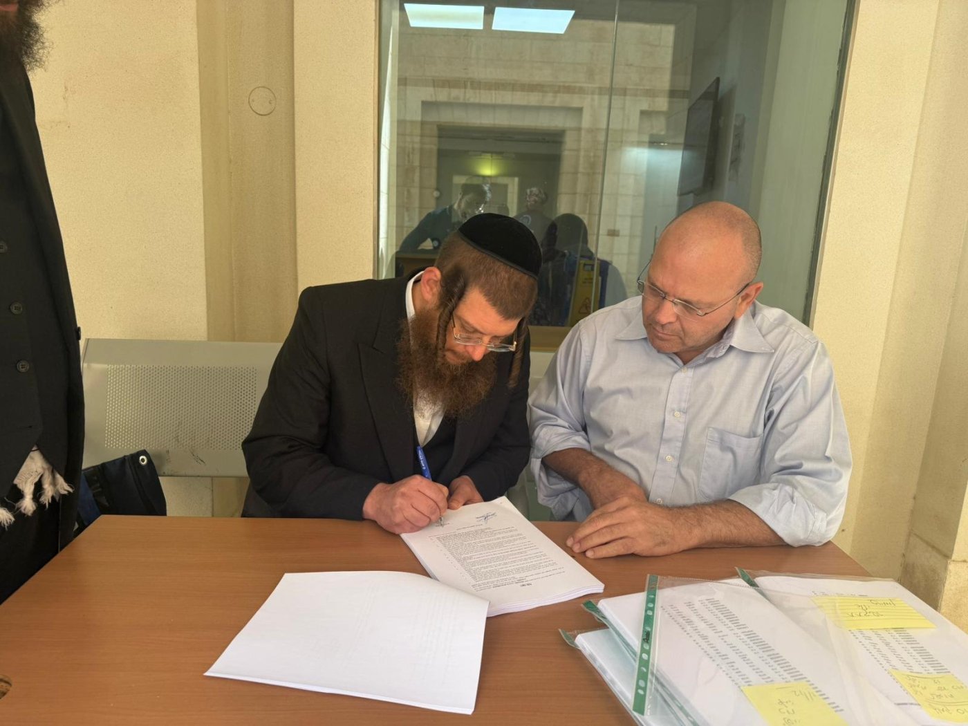 באדיבות המצלם