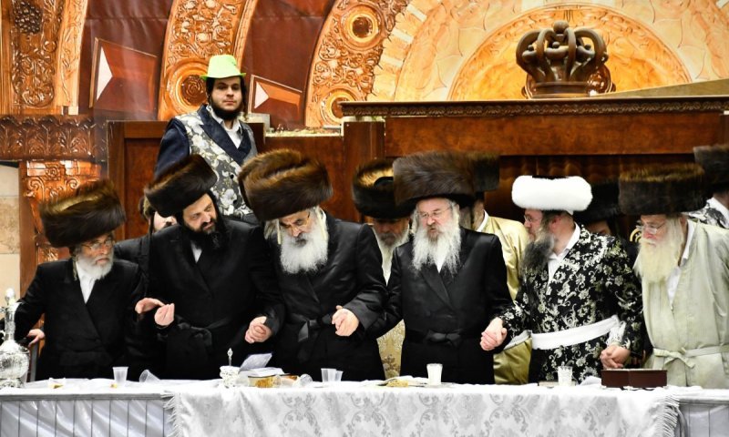 ה'פורים רב' בדושינסקיא: אולי הרבי יתחיל ללבוש בעקיטשע צבעוני?