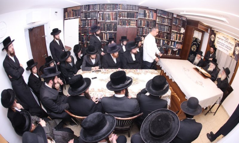 פוסק הדור כינס במפתיע את האברכים: "הרשעים אומרים פן ירבה, אנחנו עונים כן ירבה"