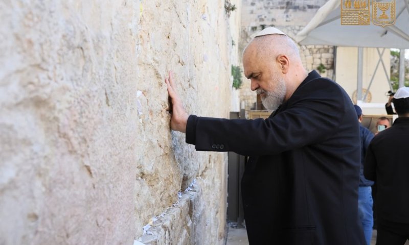 "עוצמה של שלום": ראש ממשלת אלבניה ביקר בכותל