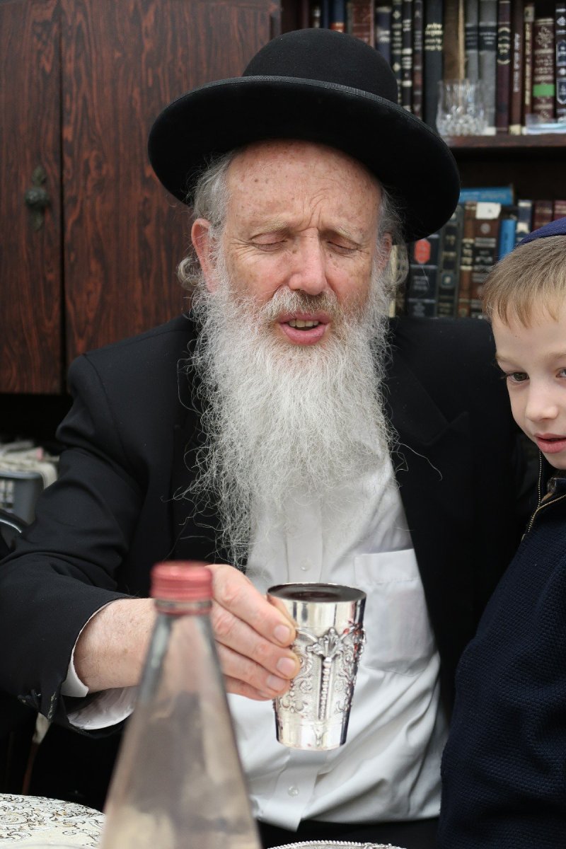 באדיבות המצלם