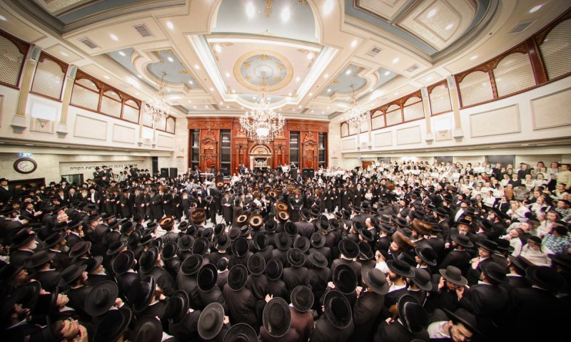 רחוב יואל נחסם: ספר התורה הוכנס לבית המדרש סאטמר בירושלים