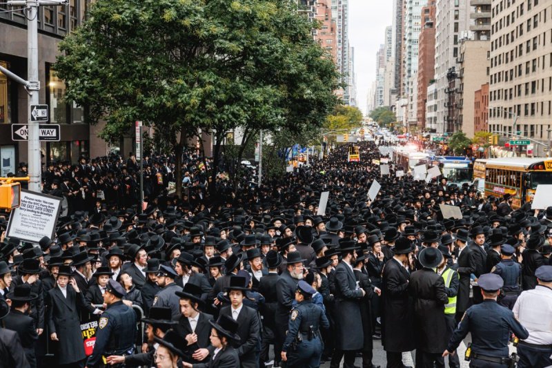 האחים לאנטשעווסקי, אברומי בלום, ד. ה. כרם, אייזיק. י, Clear shot