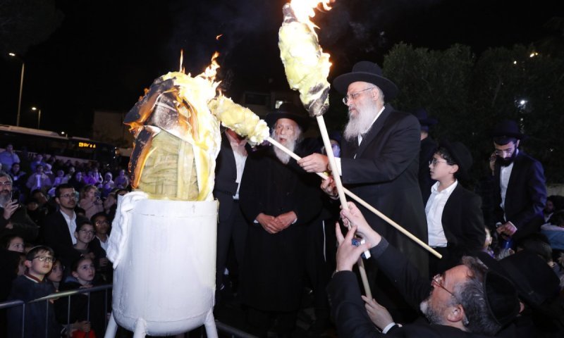 המונים מתושבי ביתר חגגו בהדלקה המרכזית של המרא דאתרא