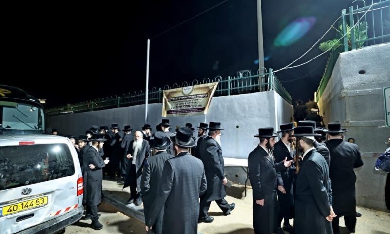 המונים נהרו לציון של האדמו"ר הקדוש שטמון במרכז הארץ