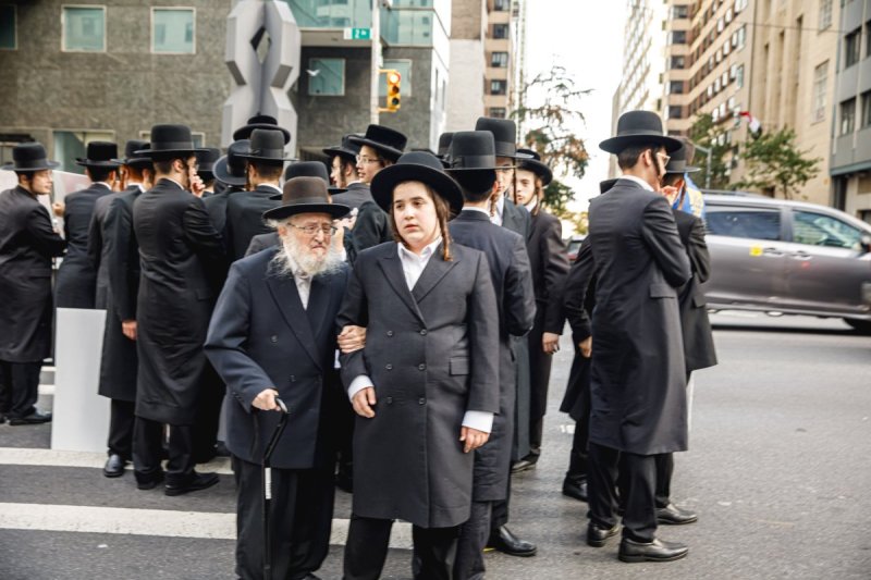 האחים לאנטשעווסקי, אברומי בלום, ד. ה. כרם, אייזיק. י, Clear shot