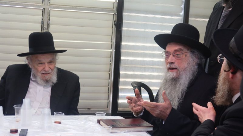 באדיבות המצלם