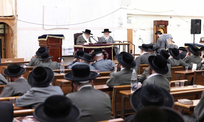 בתולדות אהרן התכנסו למספד רבתי על חבר הבד"ץ וזקן רבני הקהילה