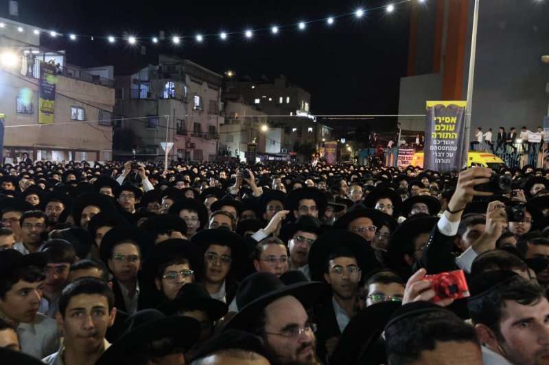 אריאל סר