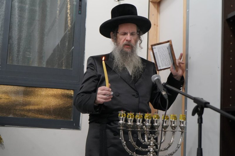 באדיבות המצלם