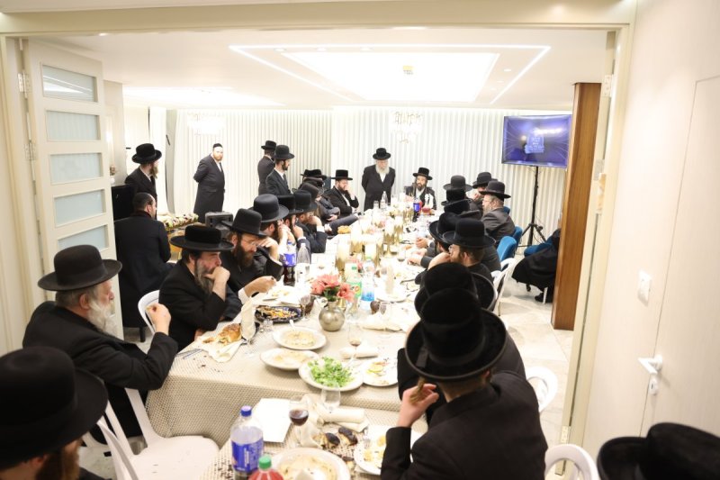 באדיבות המצלם