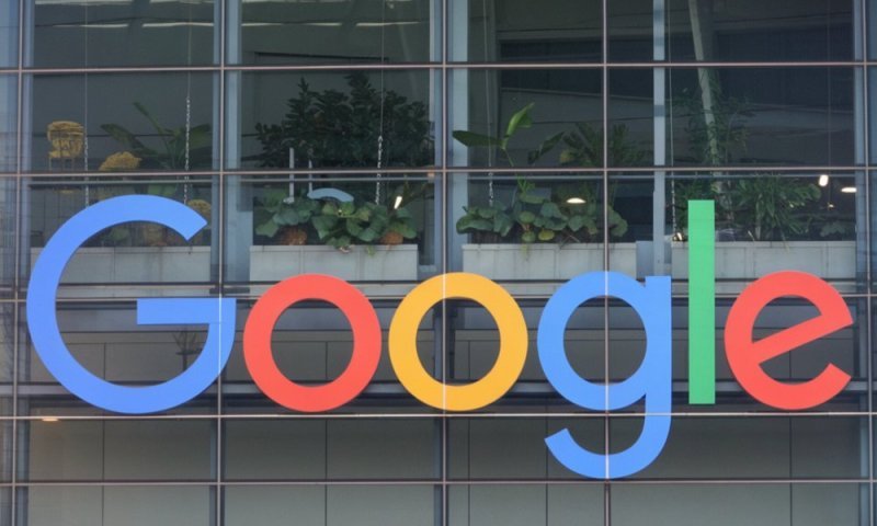 האם גוגל מקדמת את אתר ההימורים פולימרקט?