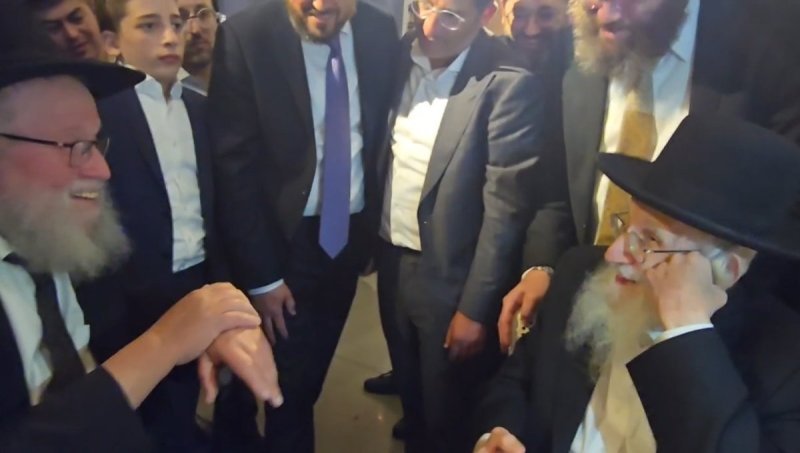 באדיבות המצלם
