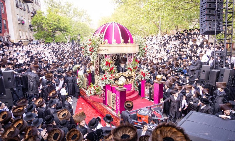 תהלוכה מפוארת: מה גרם לרבי מסאטמר לפרוץ בבכי מול רבבות?