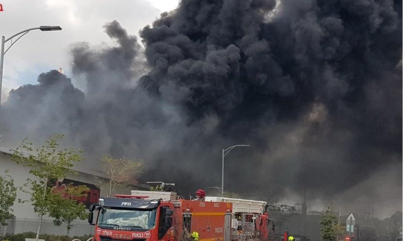 בסיוע מנוף גבהים: כוחות כיבוי גדולים עקב סכנת קריסה של מבנה במודיעין עילית
